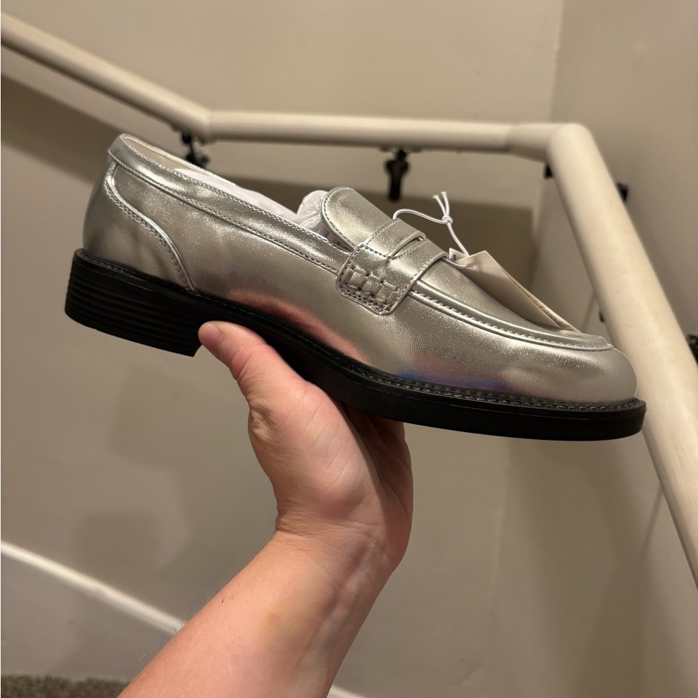 NEW GAP Metallic Silver Flats
